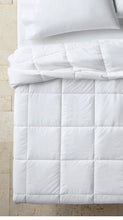 Load image into Gallery viewer, Twin Light Weight Premium Down Alternative Comforter/Duvet