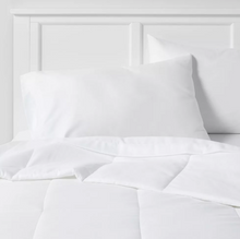 Load image into Gallery viewer, Twin Light Weight Premium Down Alternative Comforter/Duvet