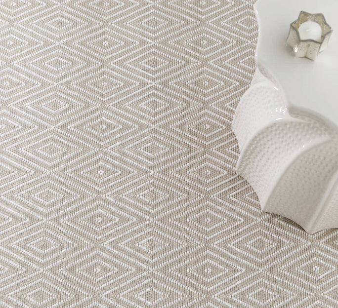 Diamond Handwoven Washable Indoor/Outdoor Rug Platinum/White 4'x6'