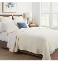 Load image into Gallery viewer, Full/Queen Double Cloth Quilt Cream
