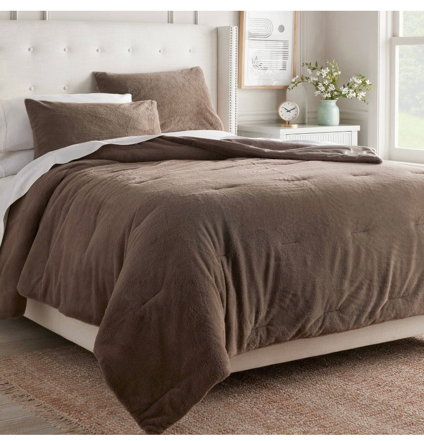 3pc Full/Queen Luxe Faux Fur Comforter and Sham Set - Brown