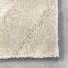Load image into Gallery viewer, Washable Solid Shag Rug Cream 7&#39;6&quot; x 9&#39;4&quot;
