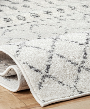 Load image into Gallery viewer, Moroccan Blythe Area Rug 5' x 7' 5"
