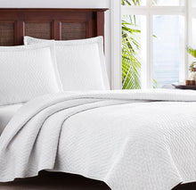 Load image into Gallery viewer, Harbor Island Quilt Set - White - Tommy Bahama - Twin
