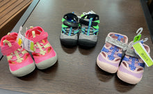 Load image into Gallery viewer, OshKosh B&#39;gosh Toddler Bump Toe Sandals
